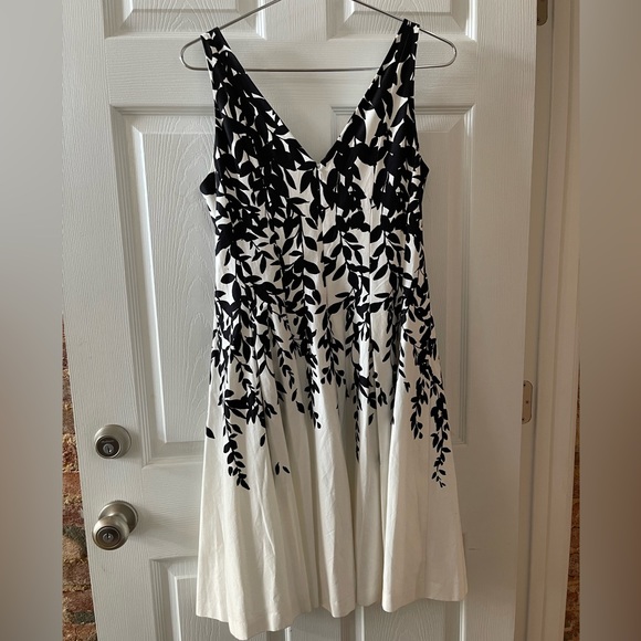 ⛄️ Ralph Lauren Sleeveless White and Black Flower Midi Dress - Picture 5 of 8